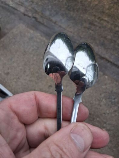 12 X John Round Fiddle Pattern Sterling Silver Teaspoons Plus Tongs (275 grams)