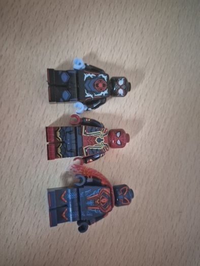3 spiderman lego figures