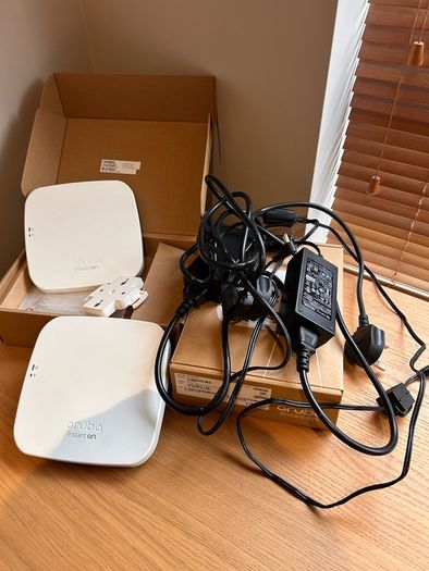 2 x Aruba Instant On AP11 Access Points