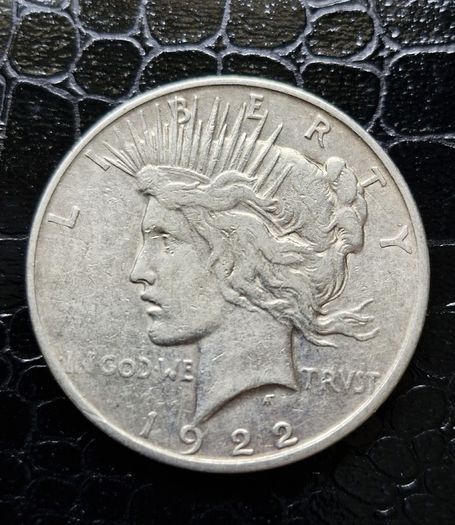 1922 United States 1 Silver Peace Dollar coin