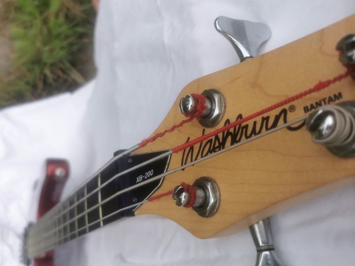 1994 Washburn XB-200 Bantam Bass (Mint Condition, 3-Knob Variant) + Fender Hard Case