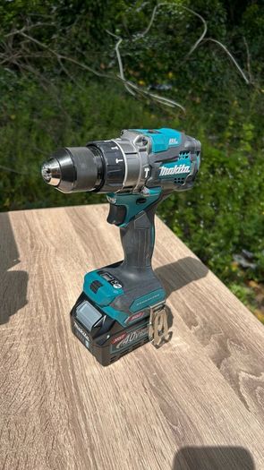 Like new!! Combi drill XGT and Impact driver XGT