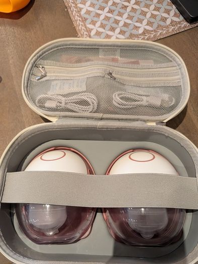 MOMCOZY M6 Breast pump and Accessories