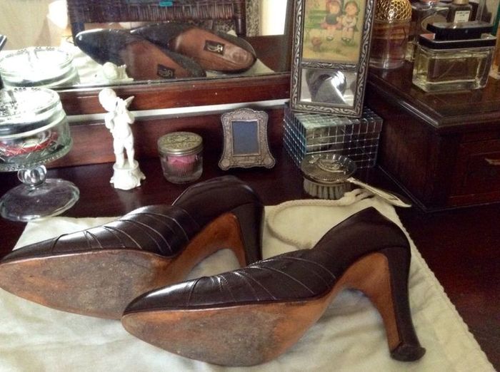 Beautiful pair of Leather Retro Vintage Italian Stilettos