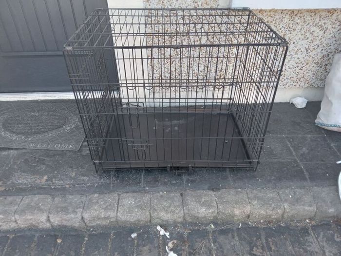 Medium dog cage