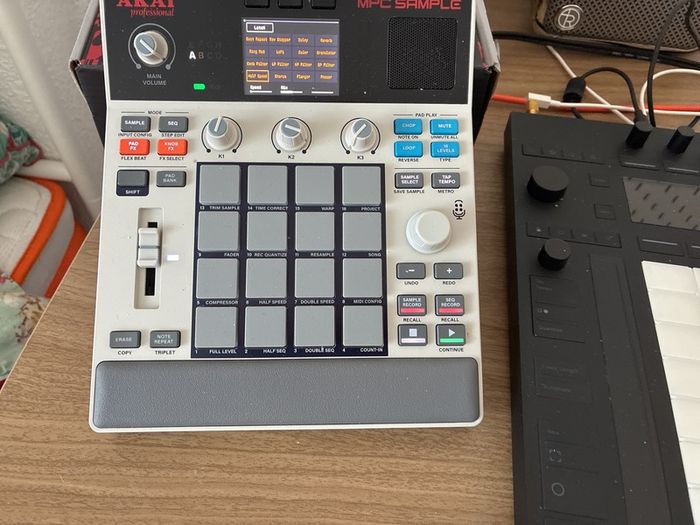 Akai Mpc Sample & 256 Sd card