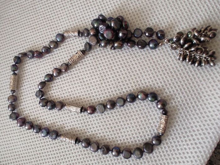 Pearls necklace
