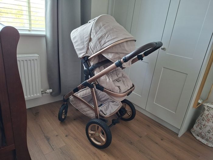 Cosatto Wow 2 Travel system - whisper