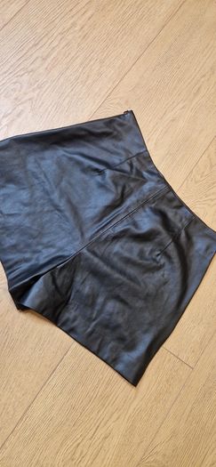 Zara Faux Leather Shorts - M