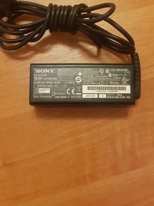 Genuine Sony Vaio AC adapter 19.5V 2.3A