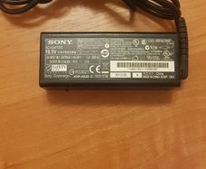 Genuine Sony Vaio AC adapter 19.5V 2.3A