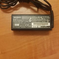Genuine Sony Vaio AC adapter 19.5V 2.3A