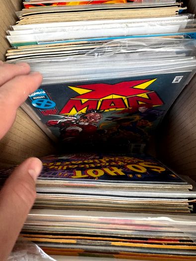 Marvel & DC Long Comic Box w 300 comics for Sale