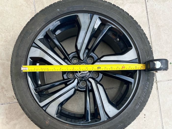 Honda Civic 17 inch Wheel with Michelin Tyre