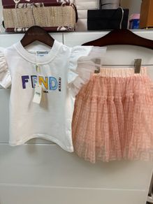 F girls T-shirt and skirt 3/4T