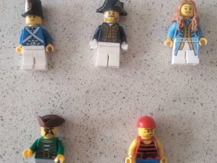 LEGO Pirates mini figures
