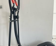 Elliptical cross trainer