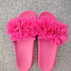Pink Flip-flops   Size 6