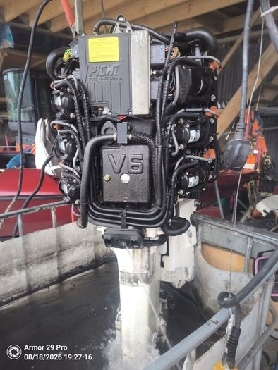 Evinrude 225  Only 350 hrs  XL shaft