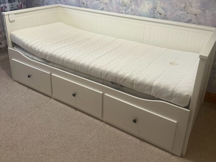 Daybed with 3 Drawers and Mattresses - White