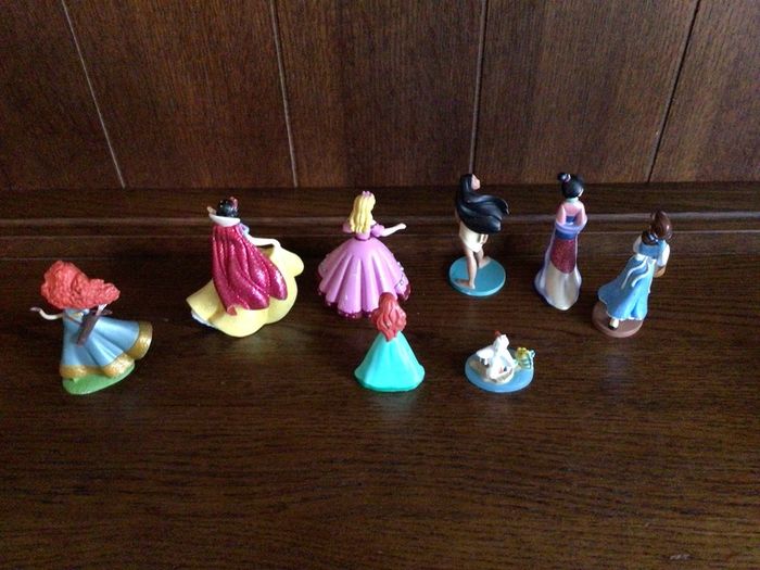 7 Disney Princess offical collectors figurenes