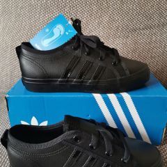 Girl/boys (unisex) Adidas shoes NEW size UK 2