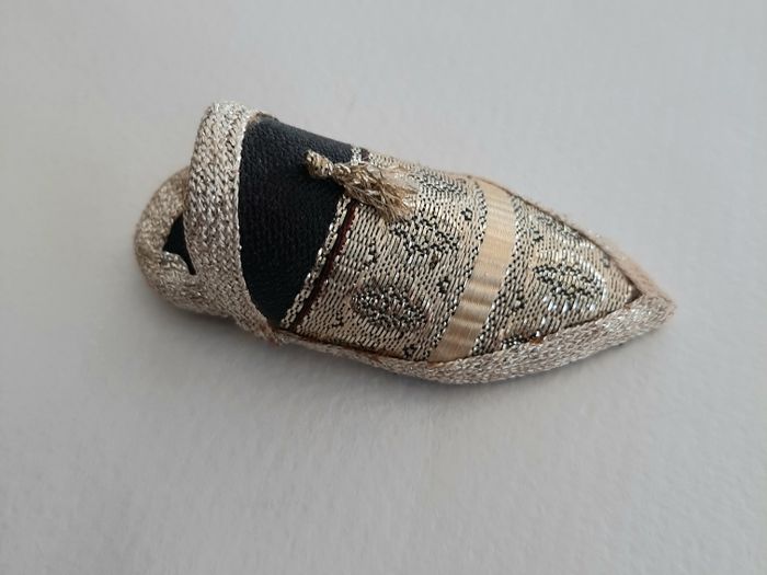 Moroccan slipper fridge magnet