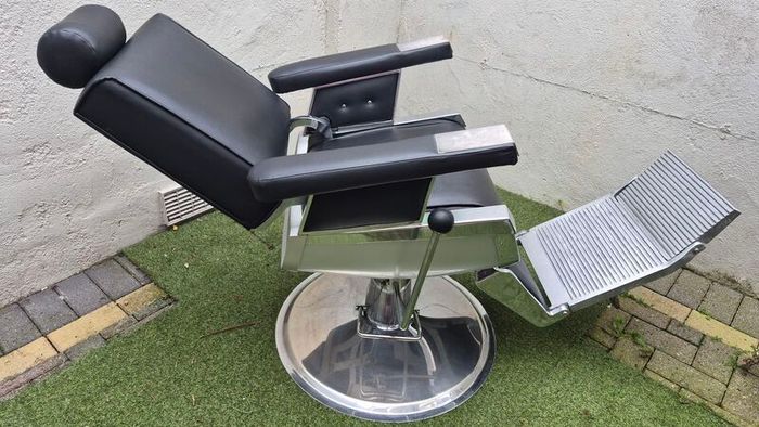 Barber chair