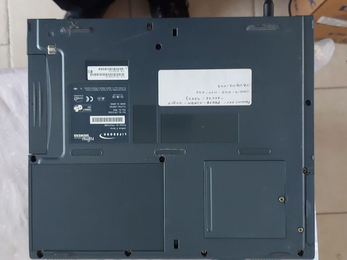 Rare Vintage Fujitsu Siemens Lifebook, E Series, FPC07048B Part number CP127259, Running Windows 2000 Professional, uses 3.5 floppy disk, 20GB HDD, amd all the connecting Ports from 30 years ago Era
