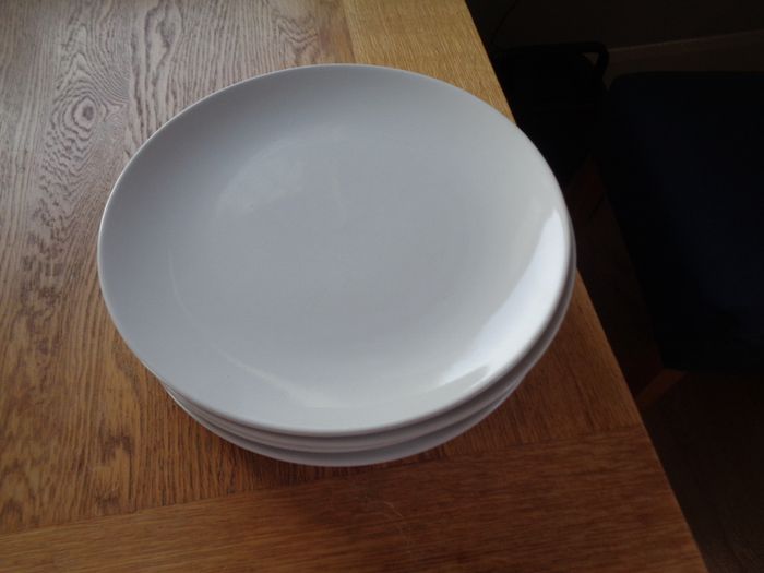 White Dinner Plates x 6 for Sale