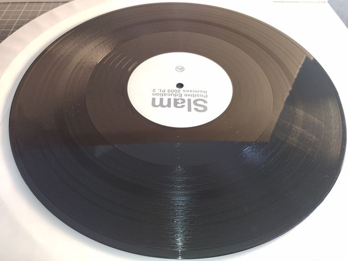 SLAM - Positive Education - Soma Quality Recordings - CLASSIC Early 90s 303 TECHNO Beast! Pristine CONDITION! Original MIX!