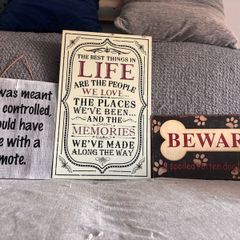 Novelty signs