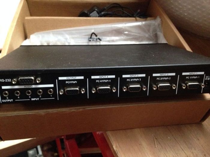 4-way VGA video and audio switcher new in box