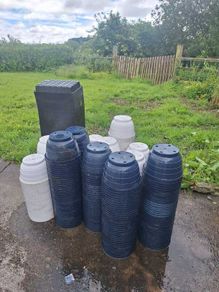 Selection of plant pots/trays