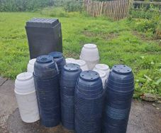 Selection of plant pots/trays