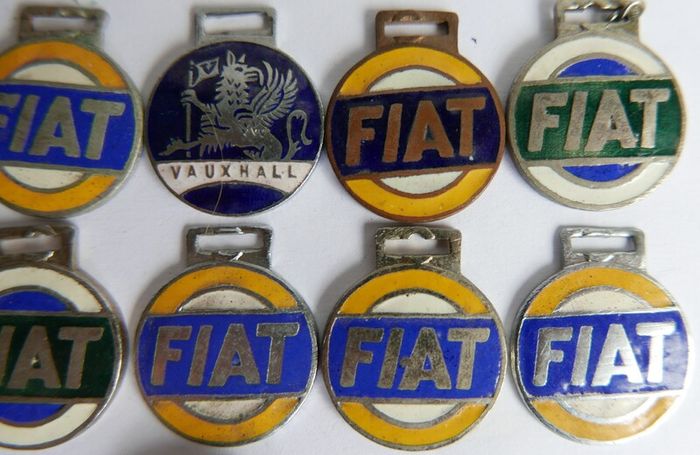 Vintage Collection FIAT Pins badges