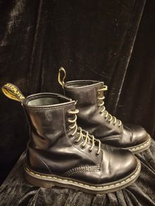 Dr Martens 1460 model EU 37, UK 4,