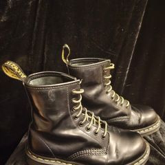 Dr Martens 1460 model EU 37, UK 4,