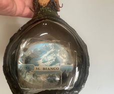 Key holder decanter