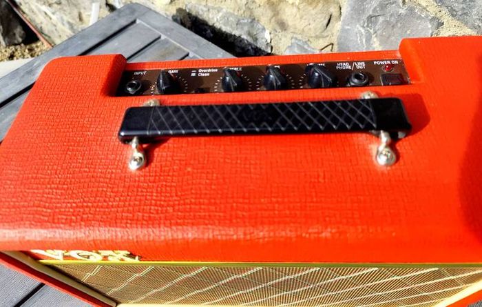 Vox Pathfinder 10 (Limited Edition Red) -