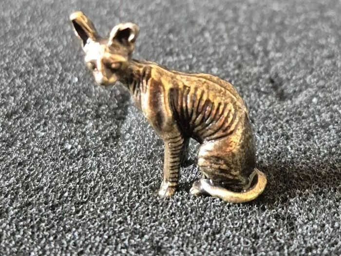 3 brass cats,. Solid brass.
