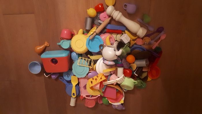 Play food and kitchen items