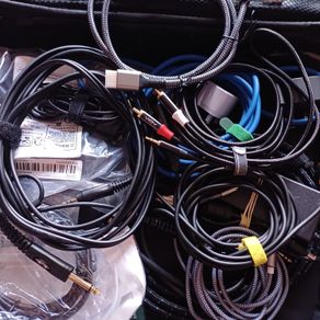 loads of Band cabels Microphone hdmi leads etc