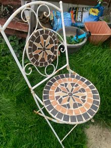 garden table and chairs