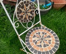 garden table and chairs