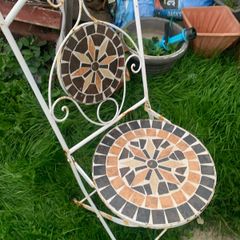 garden table and chairs