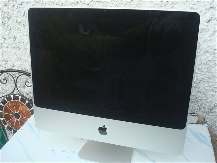 Apple iMac - 20" - 2008 Model