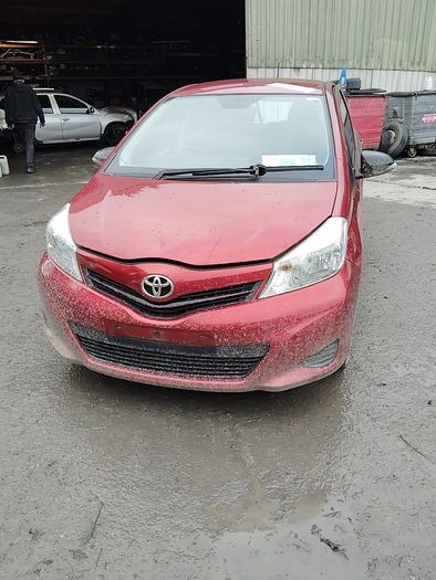 Breaking Toyota Yaris 2013 petrol