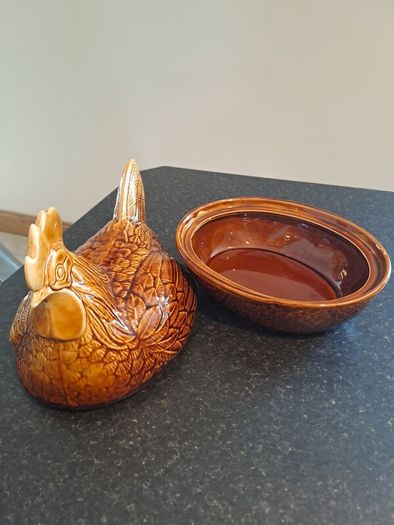 Vintage 1960s Price Kensington Hen on nest