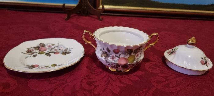 Royal Imperial Fruit Garden Finest Bone China Gold Gilt Two Handled Sugar Bowl With Lid And Underplate Made In England